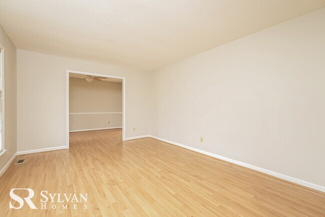 Building Photo - Come view this charming 3BR 2BA home
