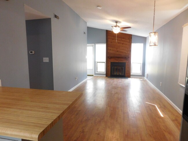 Building Photo - 1621 RaceTrack Rd