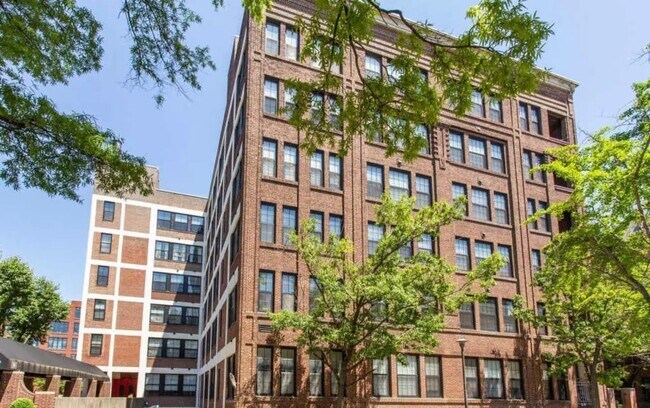 Foto del edificio - Luxurious 1-Bed/1-Bath Condo At Bridgeview Place! Available January 2026!