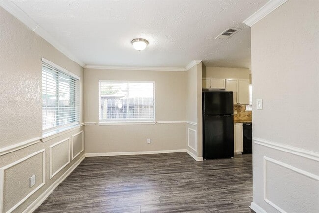 Foto del edificio - 16950 Nicole Ln