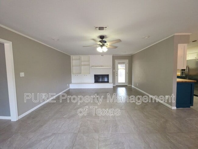 Building Photo - 306 7th St