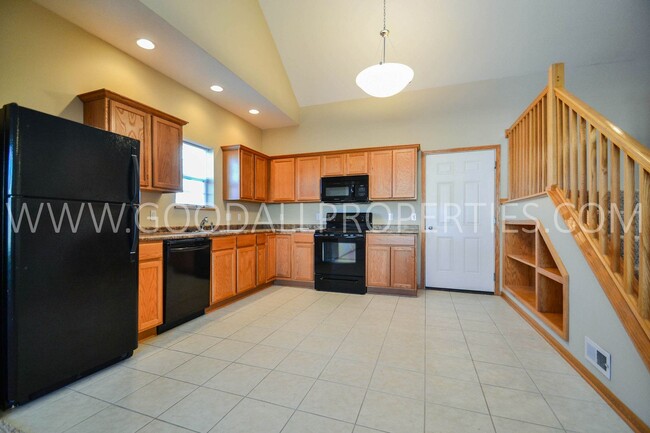 Foto del edificio - 3 Bedroom, 2.5 Bath end unit Townhome in U...