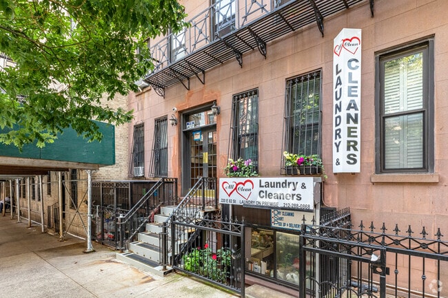 Entrance - 220 E 82nd St