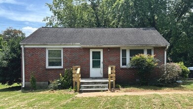 Building Photo - 2910 McCampbell Ave