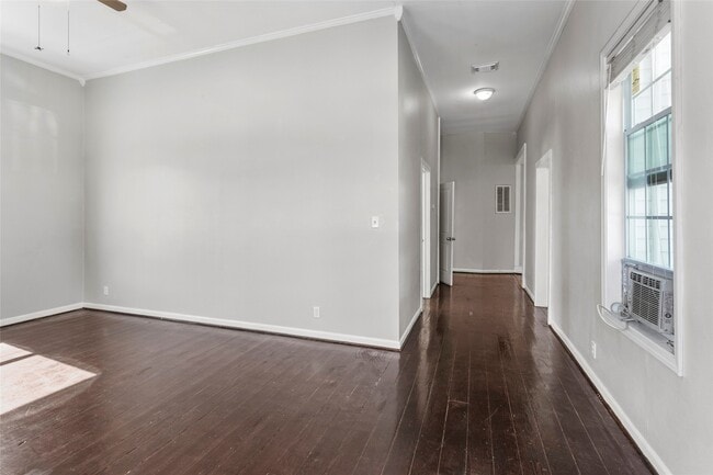 Building Photo - 511 9th St