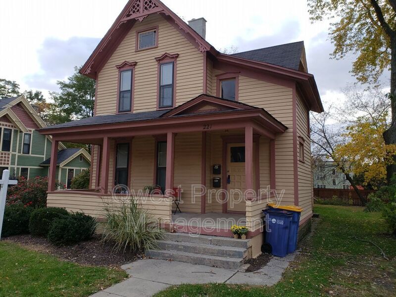 221 Hollister Ave SE, Grand Rapids, MI 49506 House Rental in Grand Rapids, MI