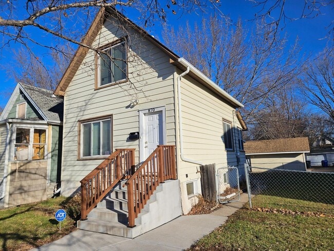 Building Photo - 870 Galtier St