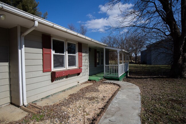 Building Photo - 3 Bed/1.5 Bath Rancher in Ranson, WV