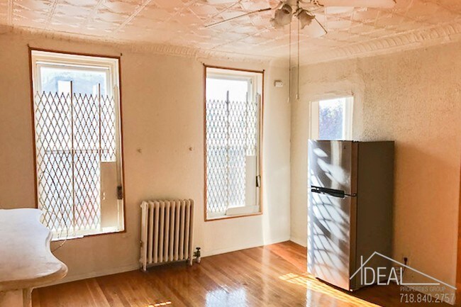 Building Photo - Studio Apartment for Rent  in Crown Heights!
