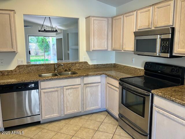 Building Photo - 2307 E Kelton Ln