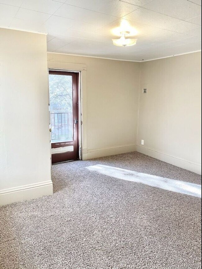 Foto del edificio - Nestled In A Great Neighborhood! Don't Miss this One Bedroom!