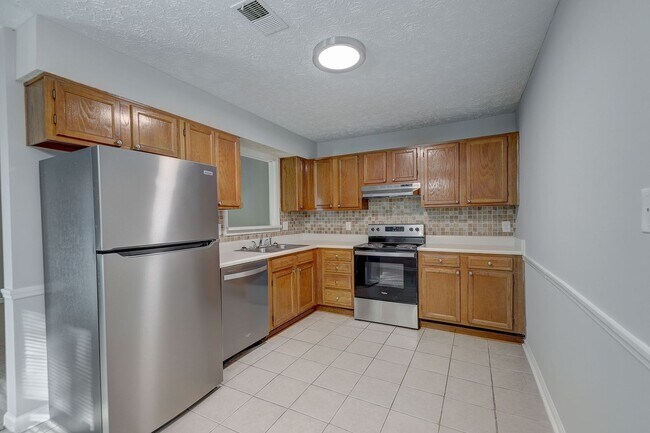 Foto del edificio - 3 bedroom End Unit Townhouse in Smyrna-New...