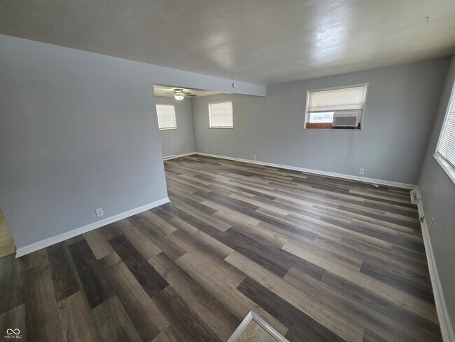 Foto del edificio - 10166 Southeastern Ave