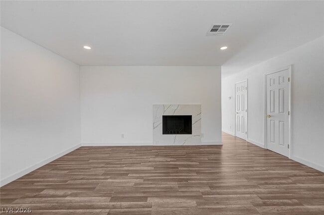 Building Photo - 571 Greenbriar Townhouse Way
