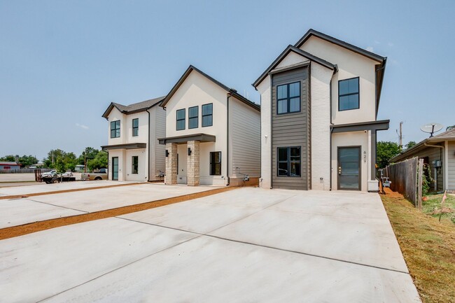 Building Photo - Urban living in Edmond