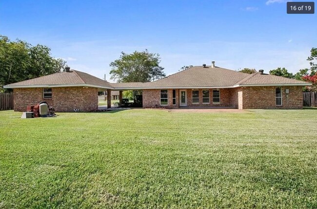 Building Photo - 1821 Linden Ln