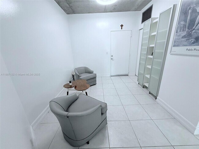 Foto del edificio - 690 SW 1st Ct
