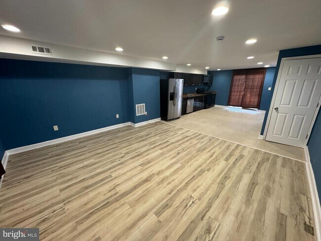 Foto del edificio - 8027 Eastdale Rd