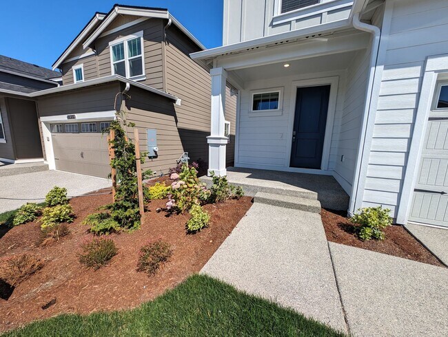 Photo - Port Orchard FOUR BEDROOM w/ Fenced Yard -... House