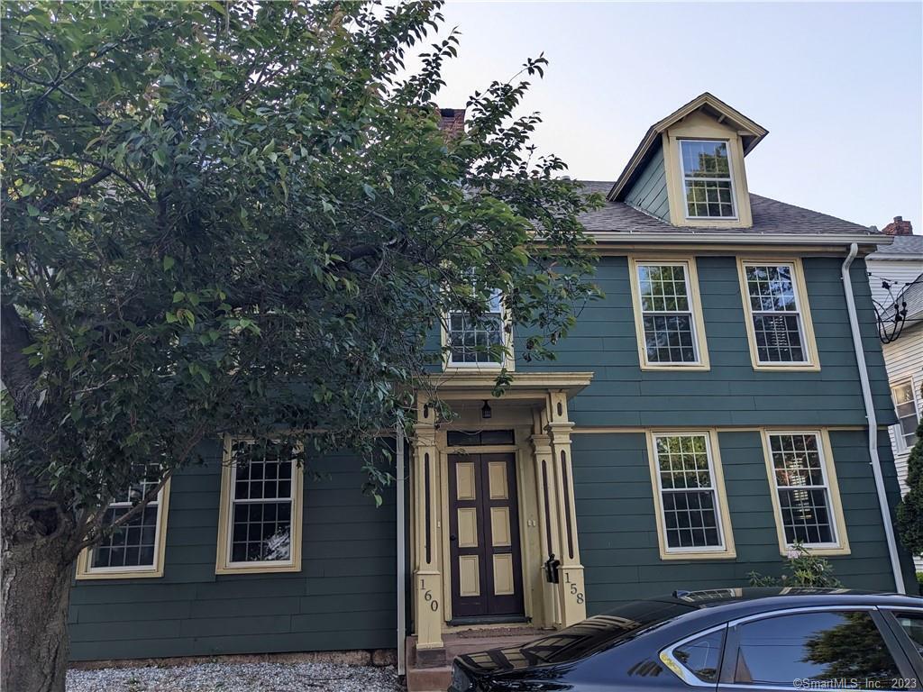 Primary Photo - 158 College St
