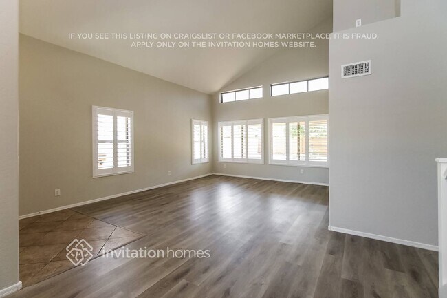 Building Photo - 2561 W Silver Streak Way