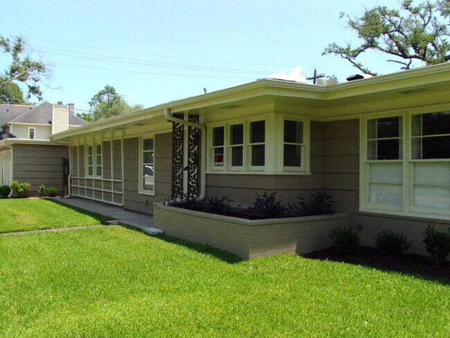 Spacious - 2490 Harrison Ave