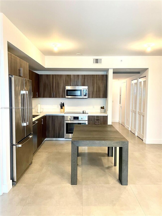Foto del edificio - 488 NE 18th St