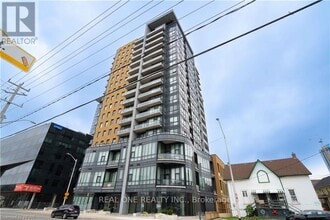 Building Photo - 100-100 Garment St
