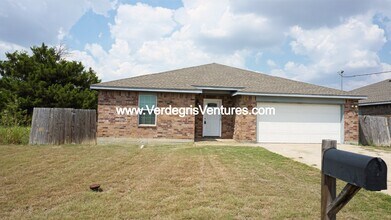 Building Photo - 9520 Prairieview Dr