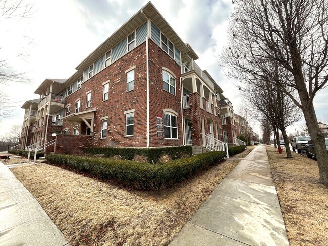 Foto del edificio - LUXURY 3br/2ba ON THE PENINSULA!! AVAILABLE JUNE 1st!