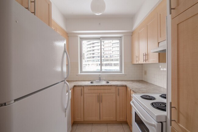 Building Photo - 3555 Chem. de la Côte-des-Neiges
