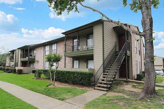 Building Photo - Green Arbor Apartments