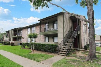 Building Photo - Green Arbor Apartments