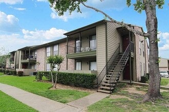 Building Photo - Green Arbor Apartments