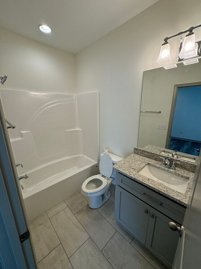 Building Photo - 3B/2B Home Available August 2026!