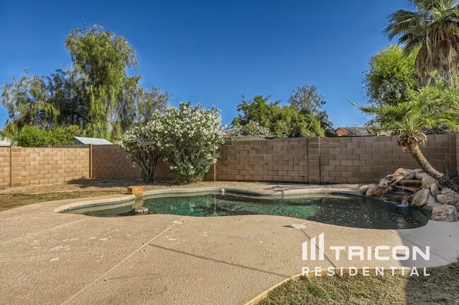 Foto del edificio - 15950 W Cottonwood St