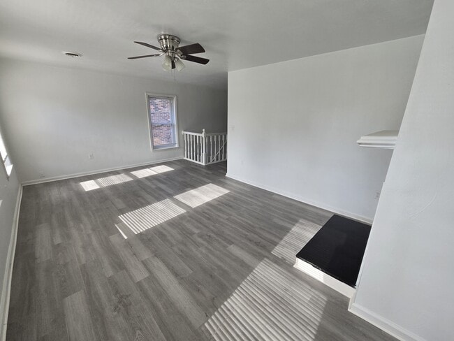 Building Photo - 126 W Seaview Ave