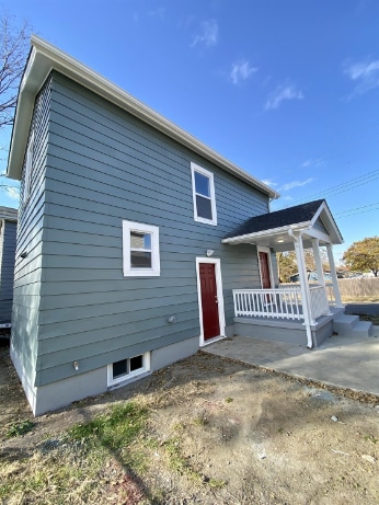 Building Photo - 2 Bedroom, 1 Bath Home in the Heart of Mid...