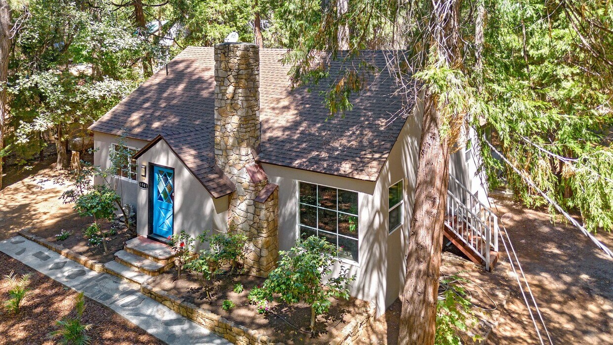 Primary Photo - Gorgeous remodeled home in Apple Hill