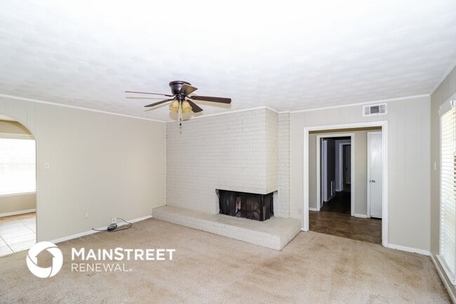 Building Photo - 3256 Bluemont Dr