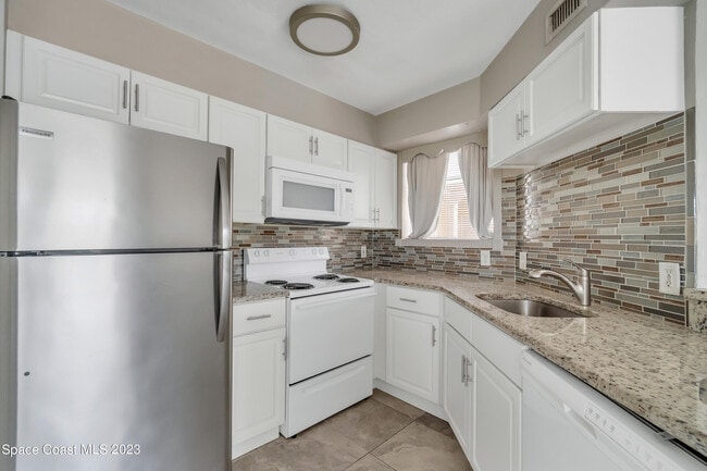 Building Photo - 1801 Island Club Dr