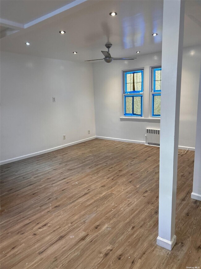 Foto del edificio - 109-28 215th St