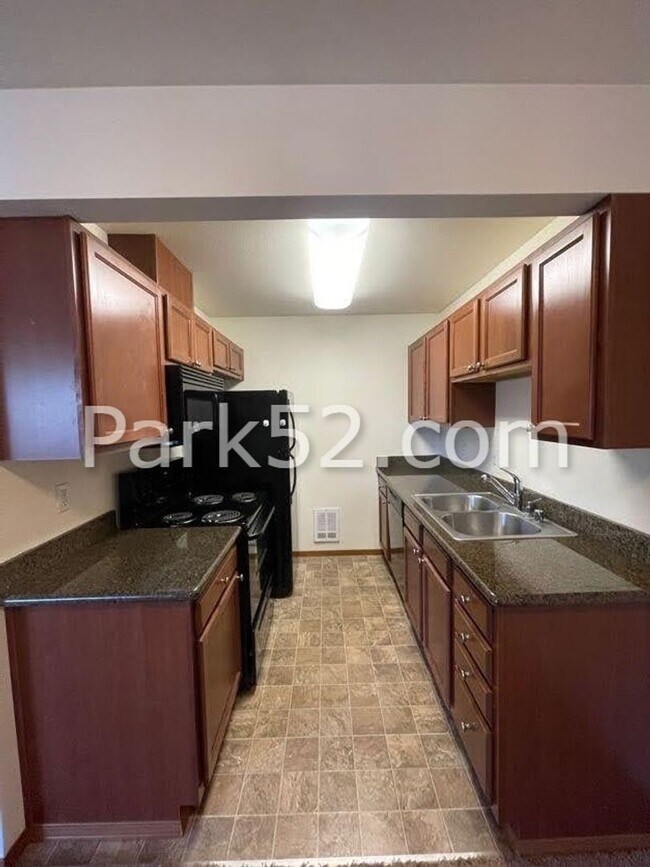 Foto del edificio - 2 bedroom 1 bathroom Condo in North Tacoma!