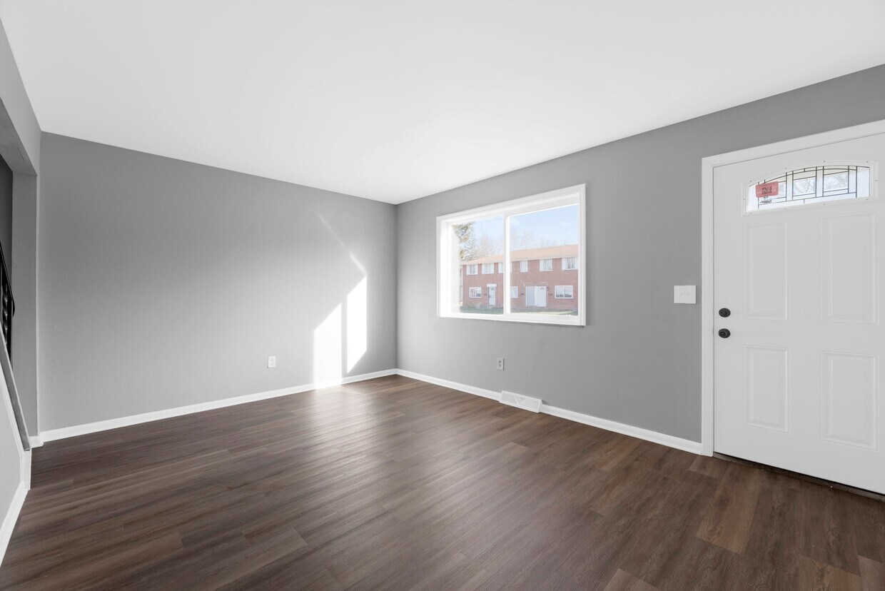Primary Photo - CHLOE TOWNHOMES (4PLEX 417 BARNETT)
