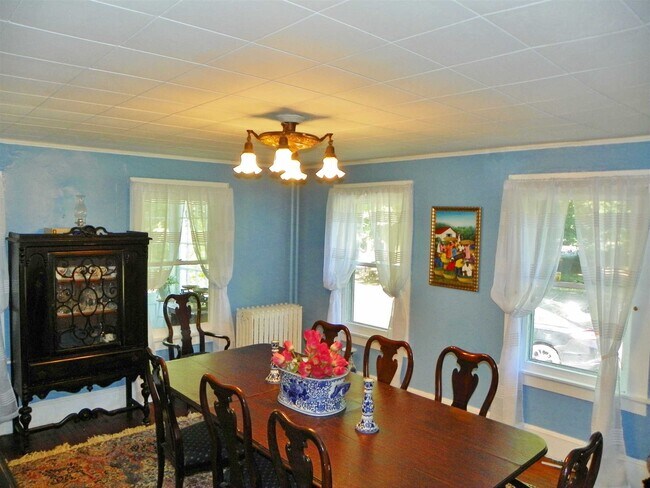 Building Photo - 40 Delavergne Ave