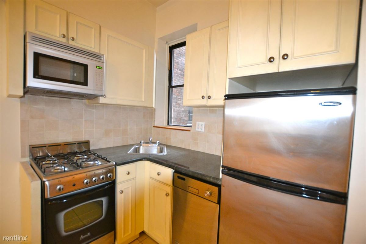 Building Photo - 169 W 80th St