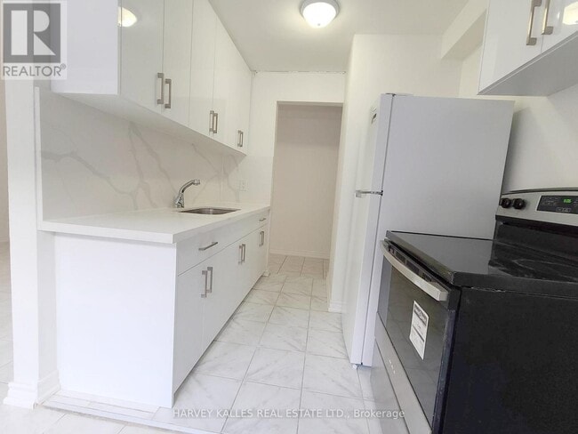 Building Photo - 4-4 Greenbrook Dr
