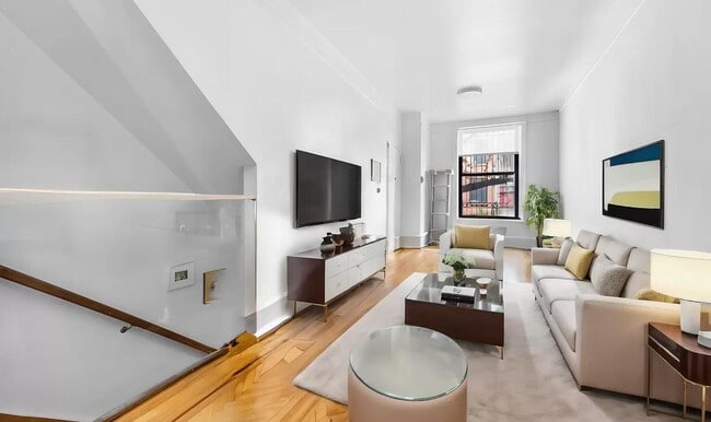 Building Photo - Duplex with terrace and private garden!