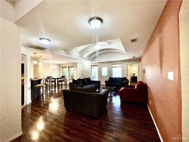 Building Photo - 1368 Garden Dr