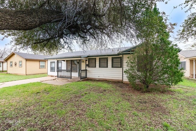 Building Photo - 2426 S 40th St